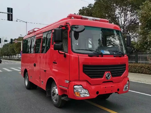 東風四驅森林消防運兵車